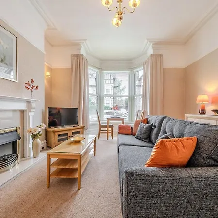 Apartman 1, 9 East Park Road *