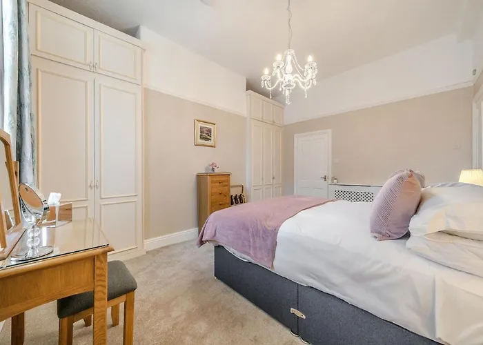 1, 9 East Park Road Apartman