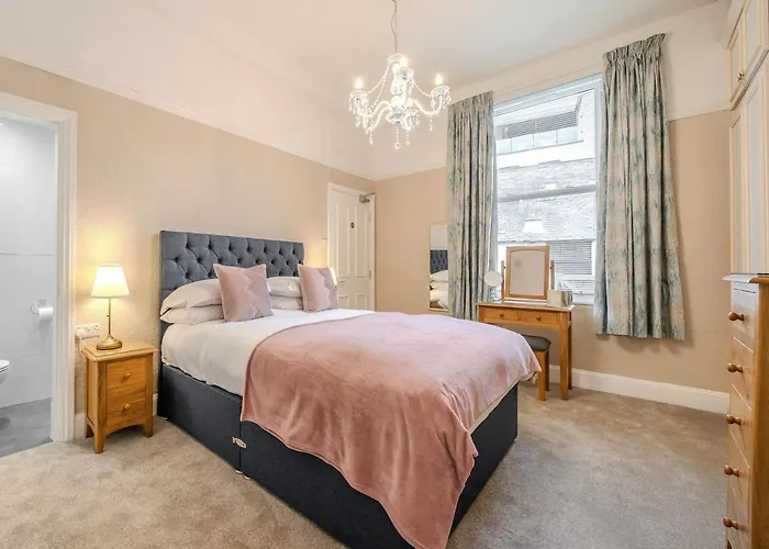 Lejlighed 1, 9 East Park Road